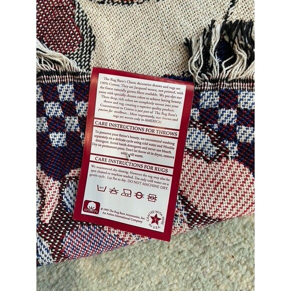 NWT The Rug Barn Throw Blanket Surprise Santa Claus DOG BITING Christmas 46x67 - Picture 3 of 6